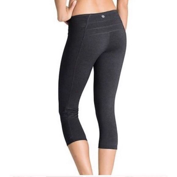 ATHLETA Balance Legging Capri Pants Womens XS Yoga Athletic Running 964552 Gray - Picture 2 of 7